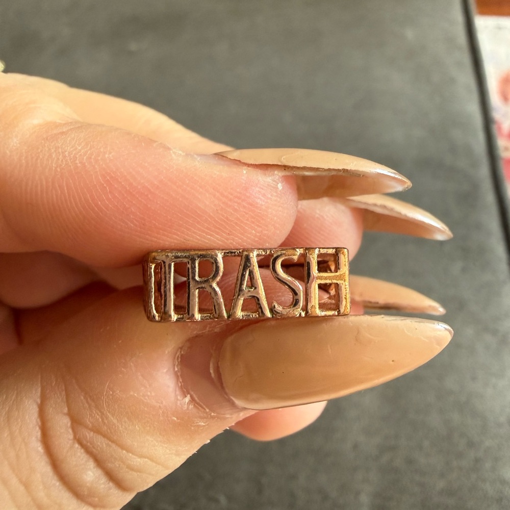 TRASH ring